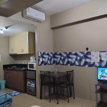 Henry'S Newport Condotel Pasay Exterior photo