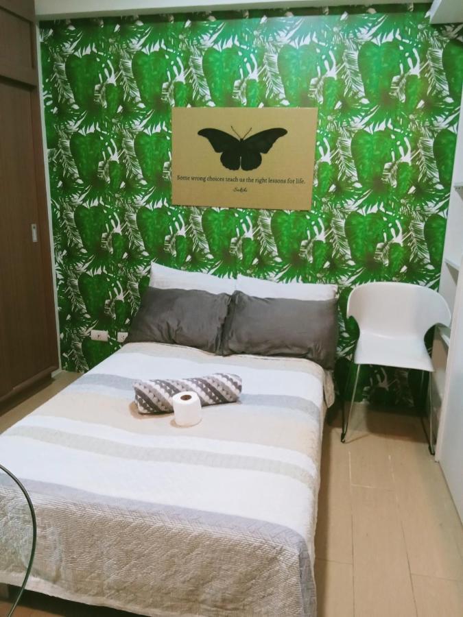 Henry'S Newport Condotel Pasay Exterior photo