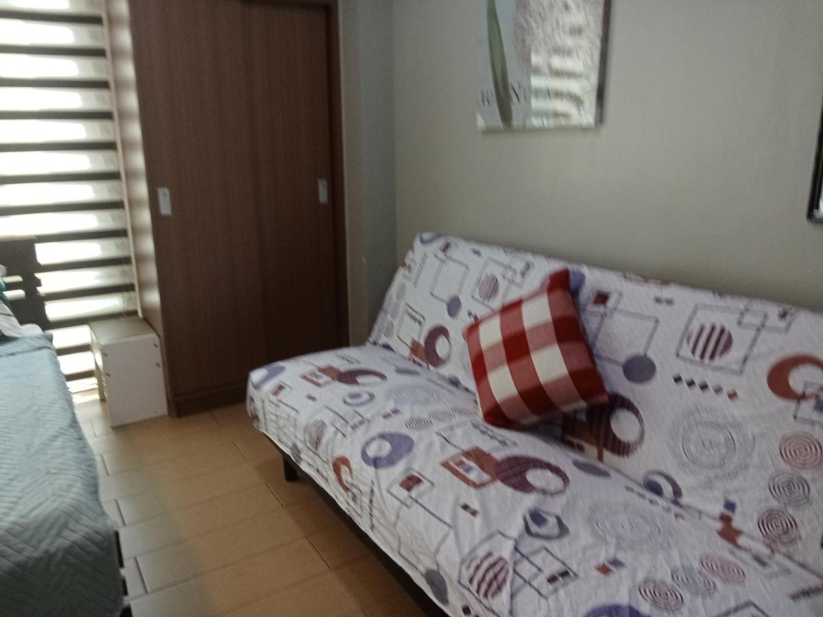 Henry'S Newport Condotel Pasay Exterior photo