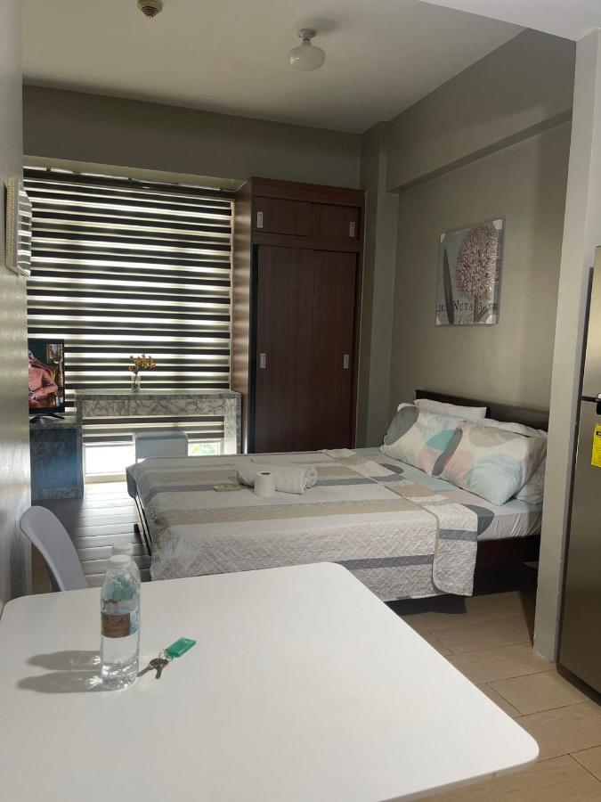 Henry'S Newport Condotel Pasay Exterior photo