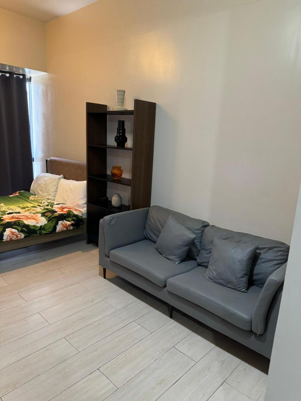 Henry'S Newport Condotel Pasay Exterior photo