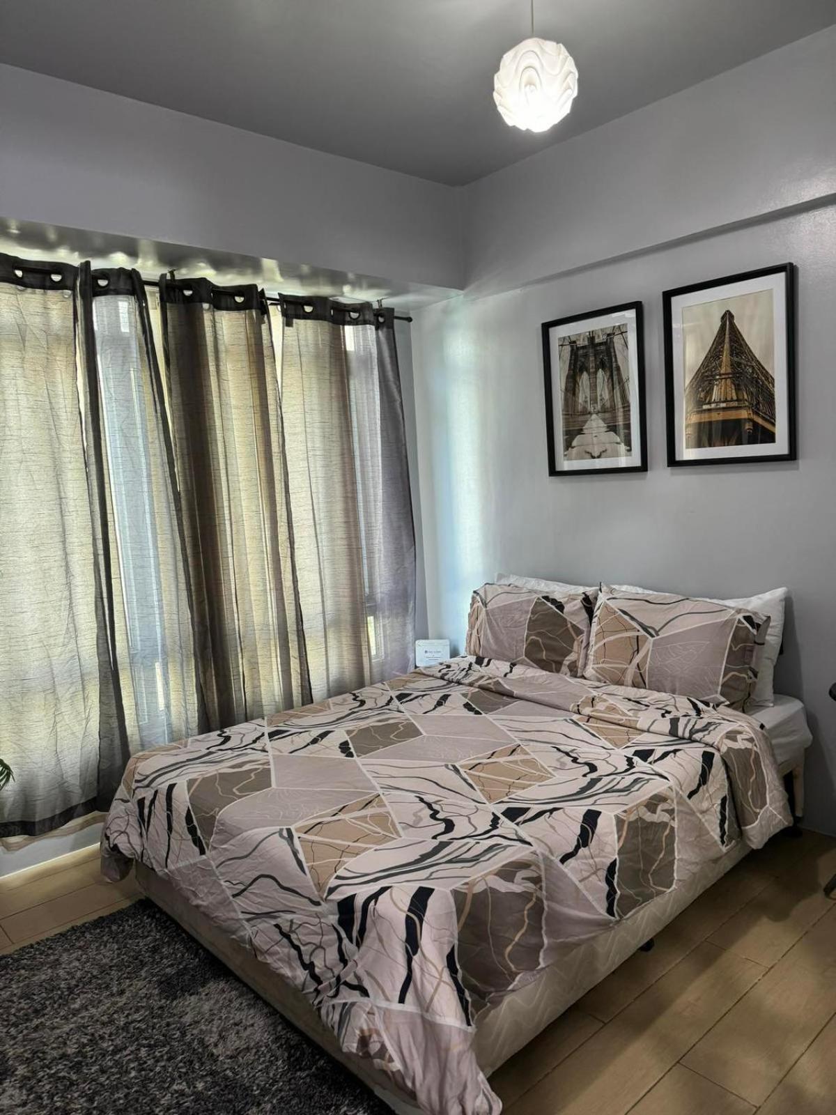 Henry'S Newport Condotel Pasay Exterior photo