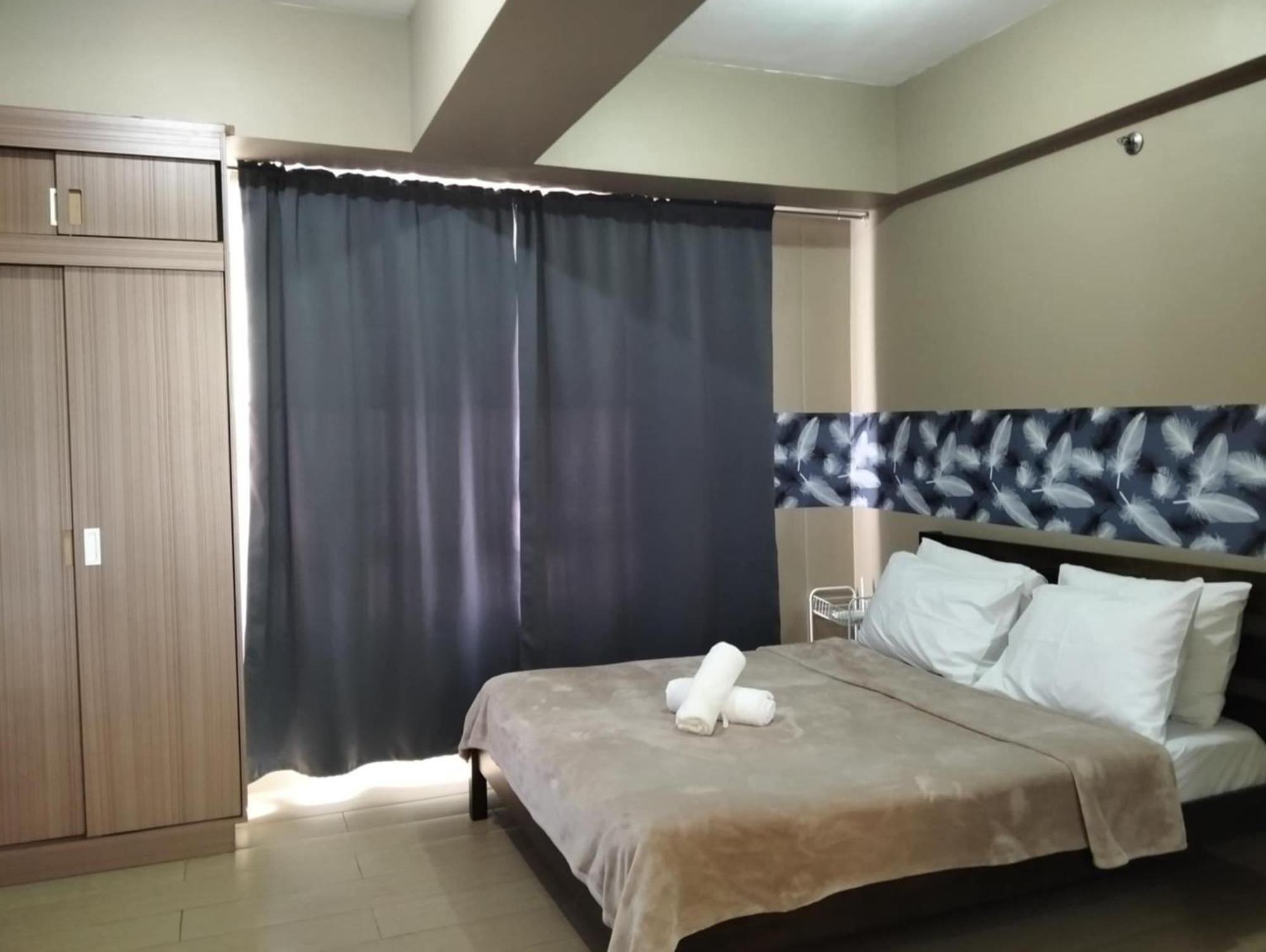 Henry'S Newport Condotel Pasay Exterior photo