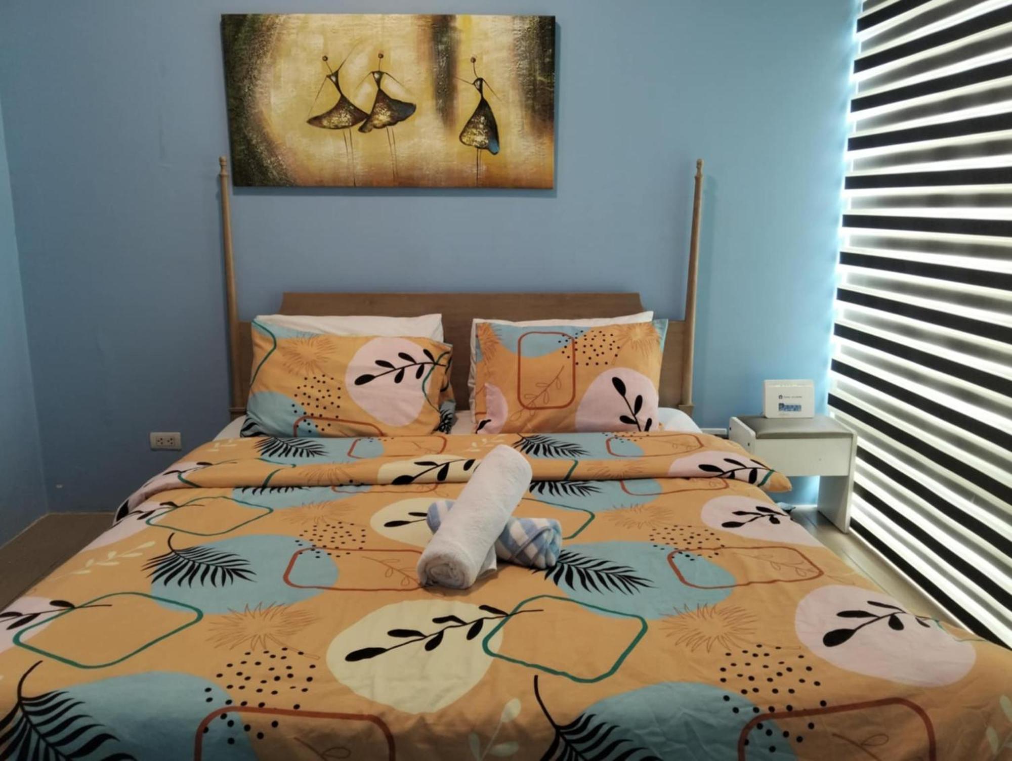 Henry'S Newport Condotel Pasay Exterior photo